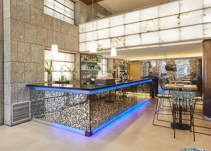 Hotel Silken Puerta 4*