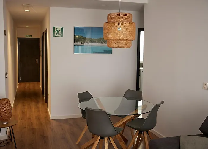 Arts 4 - Private Sunny Terrace & 2 Baths *