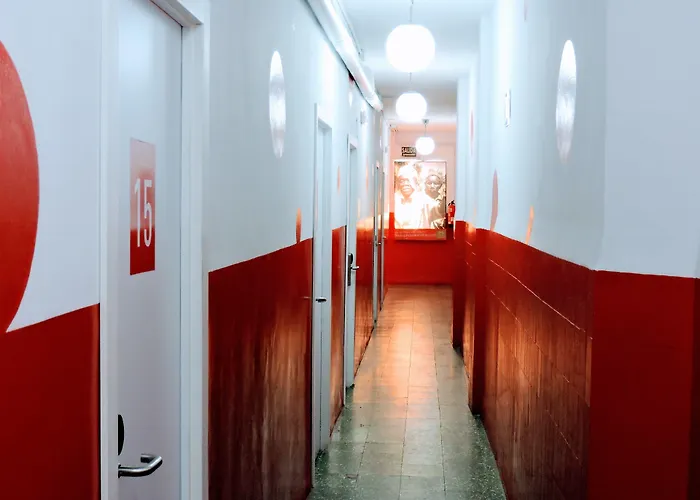 Feetup Backpackers Hostel *