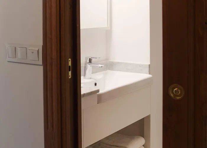 Ad Hoc Carmen Otel 2*