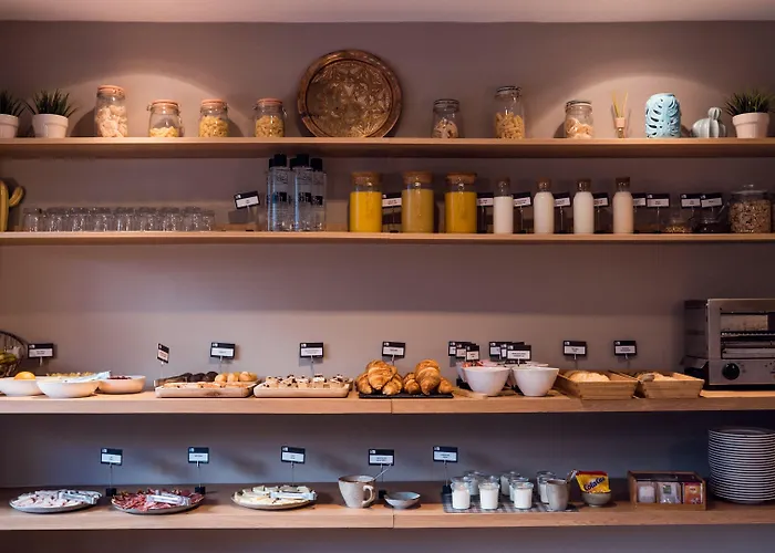 One Shot Colon Отель