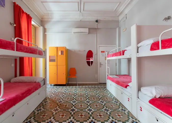 Red Nest * Βαλένθια