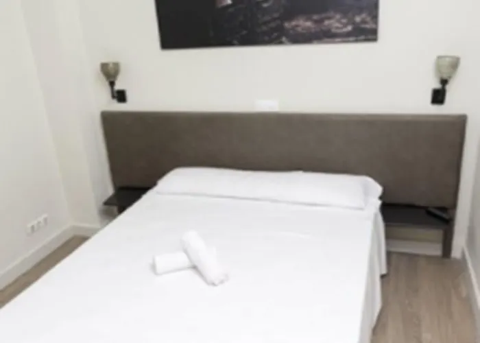 Nwt Station ゲストハウス 2*