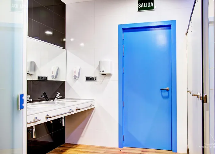 Urban Youth Hostel *