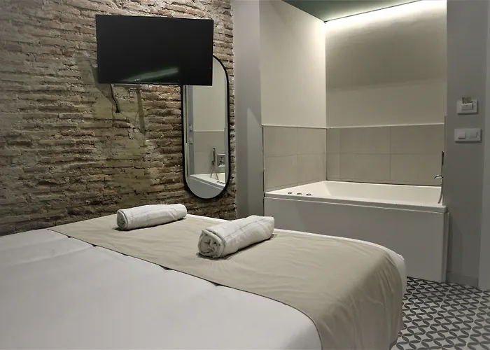 & Co. Quart Boutique 3*