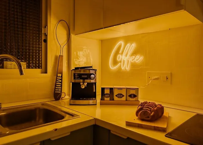 Cabanal Beachfront , 1 Min To Sea , Ac , Coffee , Balcony , Fastwifi