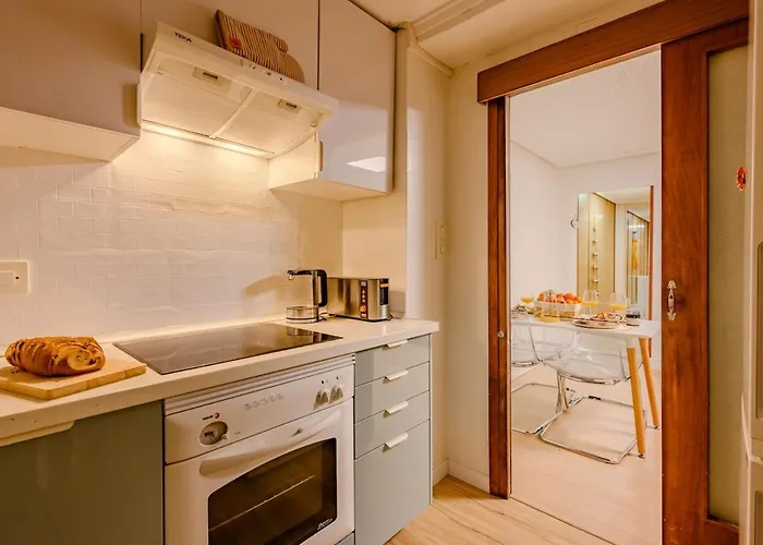 Cabanal Beachfront , 1 Min To Sea , Ac , Coffee , Balcony , Fastwifi *