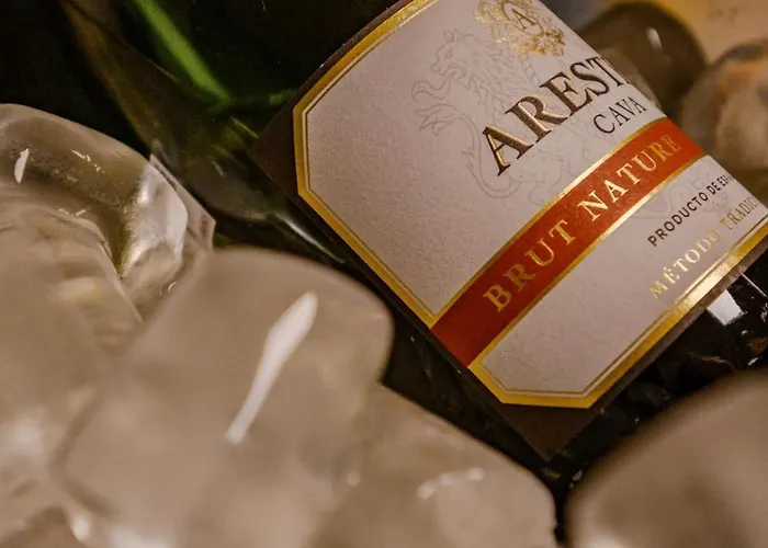 Cabanal Beachfront , 1 Min To Sea , Ac , Coffee , Balcony , Fastwifi 아파트 *