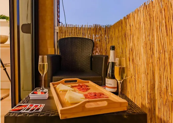 아파트 Cabanal Beachfront , 1 Min To Sea , Ac , Coffee , Balcony , Fastwifi