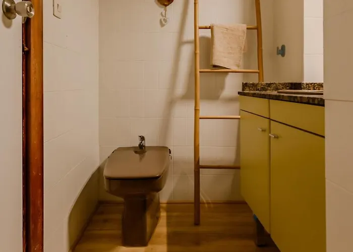 아파트 Cabanal Beachfront , 1 Min To Sea , Ac , Coffee , Balcony , Fastwifi