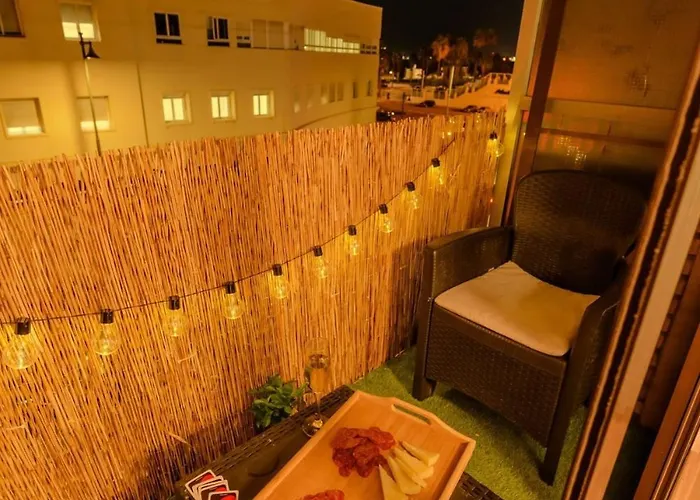 아파트 Cabanal Beachfront , 1 Min To Sea , Ac , Coffee , Balcony , Fastwifi