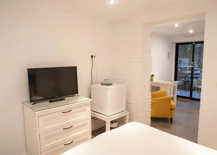 Abcyou Bed & Breakfast 4*