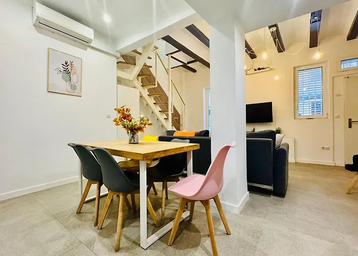 Design & Stylish House In The Center Of 펜션