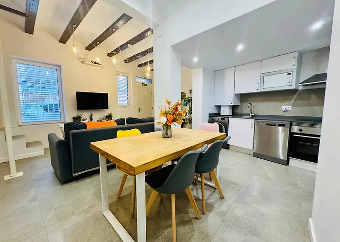 Design & Stylish House In The Center Of 펜션 *