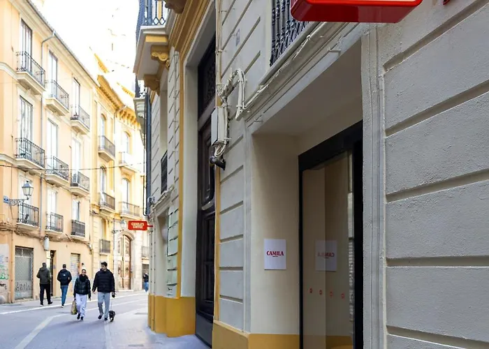 بيت شباب Camila