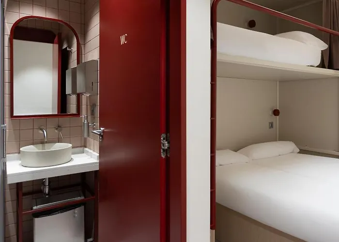 بيت شباب Camila