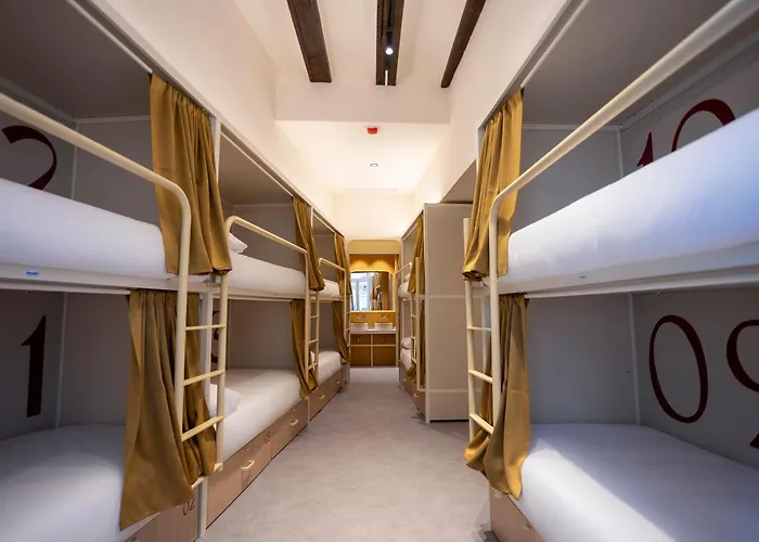 بيت شباب Camila