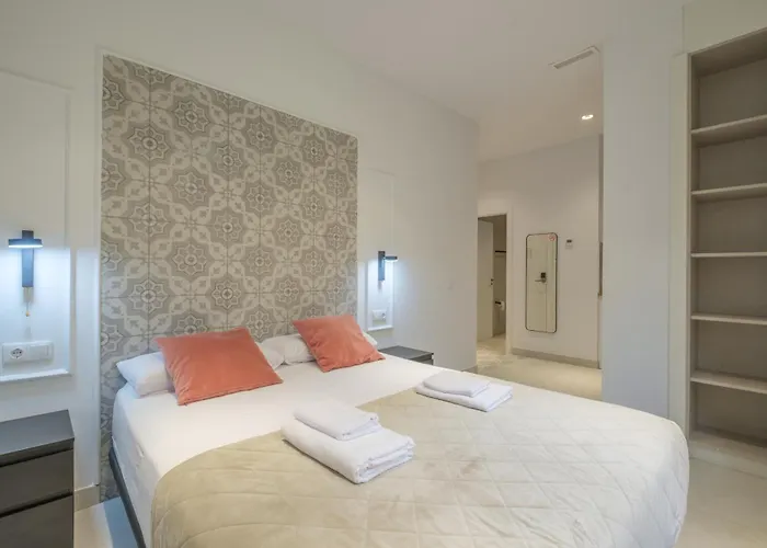 Chic & Comfortable Apartment, Private Terrace