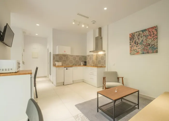 شقة فندقية Chic & Comfortable Apartment, Private Terrace 4*