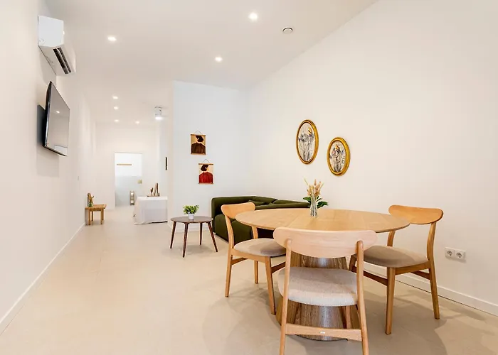 C - Design El Grao Close To The شقة