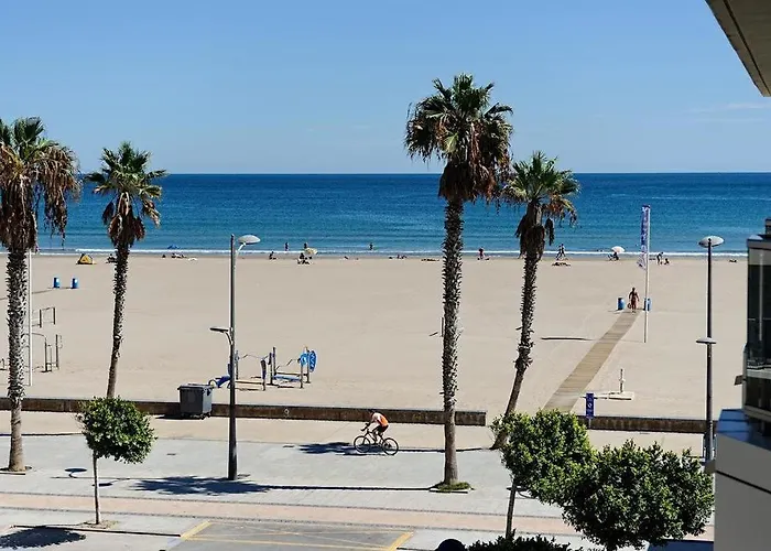 Atico Exclusivo Del Siglo Xvi Con Terraza Privada En El Corazon De Ciutat Vella Apartment *