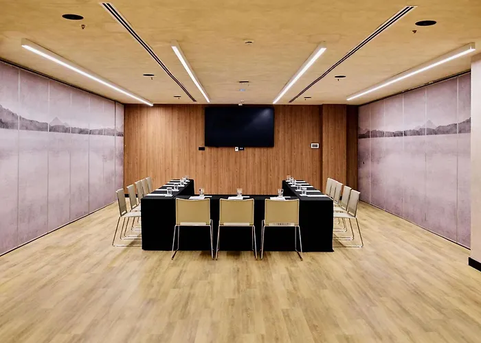 מלון Novotel Lavant