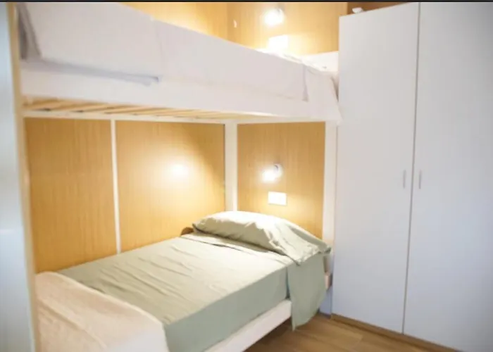 Aiora Хостел *