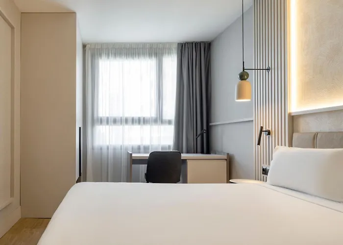 伊鲁尼昂瓦伦西亚3号酒店 3*