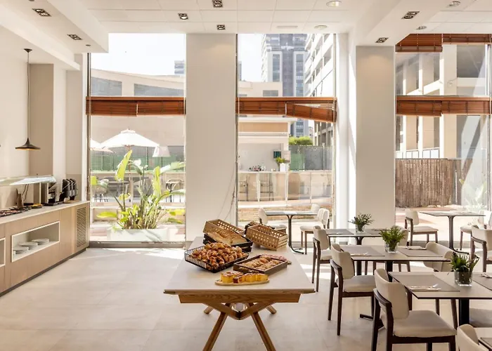 伊鲁尼昂瓦伦西亚3号酒店 酒店 3*