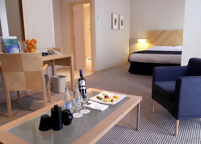 Alameda Plaza فندق