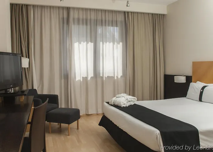 فندق Alameda Plaza 4*