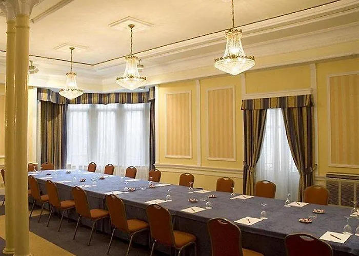 One Shot Reina Victoria Hotel 4*