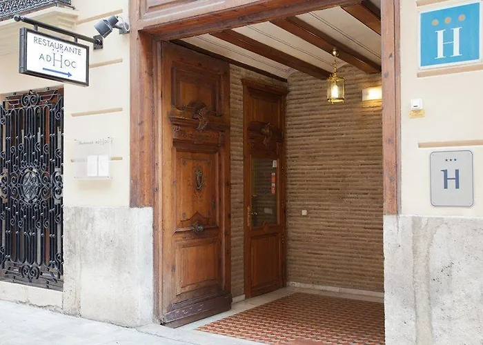 Ad Hoc Monumental 1881 فالنسيا