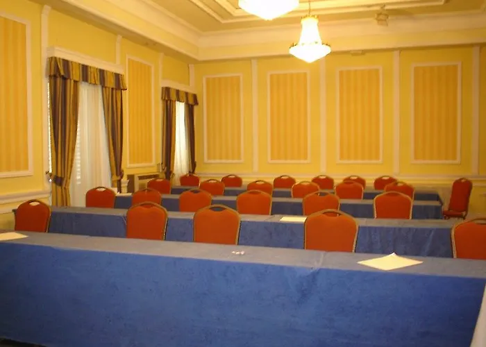 One Shot Reina Victoria Hotel