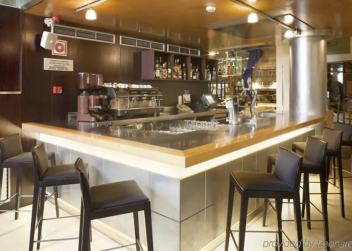 Alameda Plaza فندق