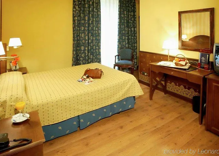 Hotel One Shot Reina Victoria 4*