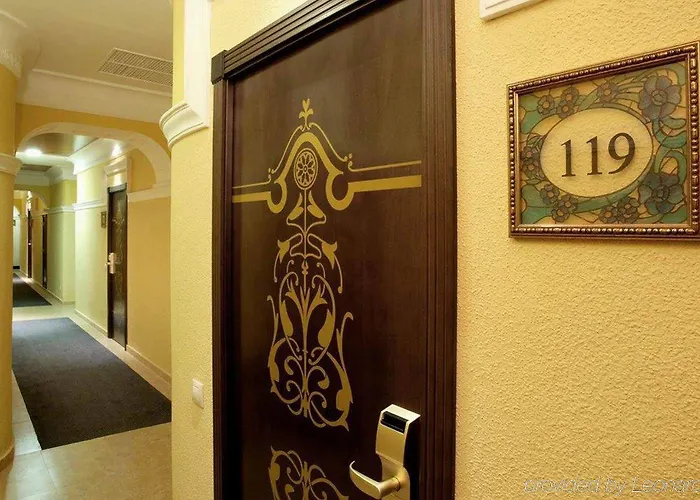 Hotel One Shot Reina Victoria 4*