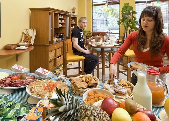 伊鲁尼昂瓦伦西亚3号酒店 3*