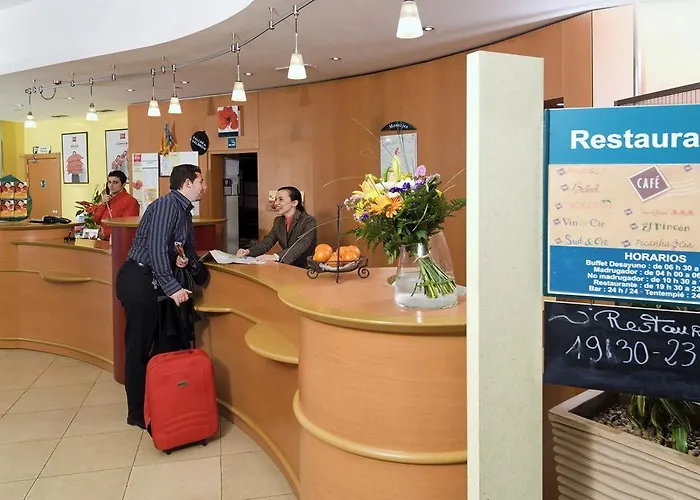 伊鲁尼昂瓦伦西亚3号酒店 3*