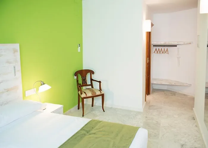 Ad Hoc Carmen Valensiya