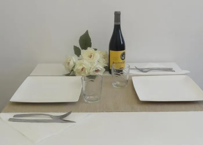 By Eric Olsan شقة فالنسيا