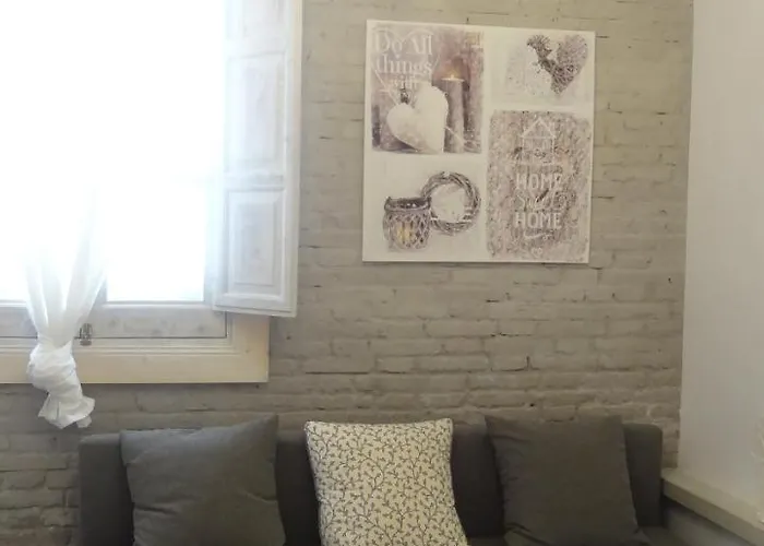 By Eric Olsan شقة فالنسيا