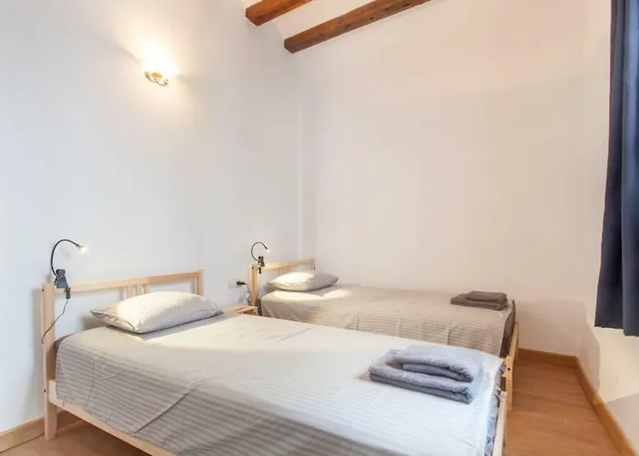 아파트 Luminous Attic Down Town