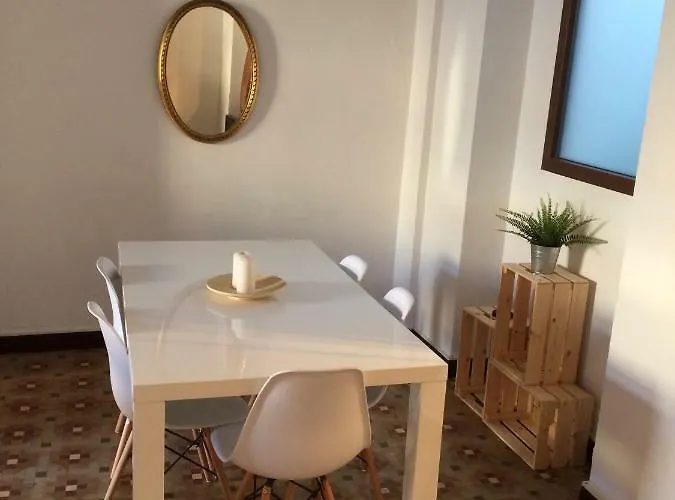 Luminous Attic Down Town 아파트