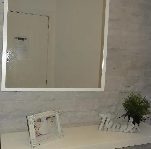 By Eric Olsan شقة *