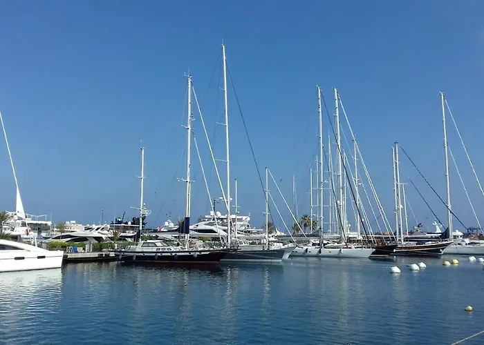 On Carrer Del Dr. Lluch * Valencia