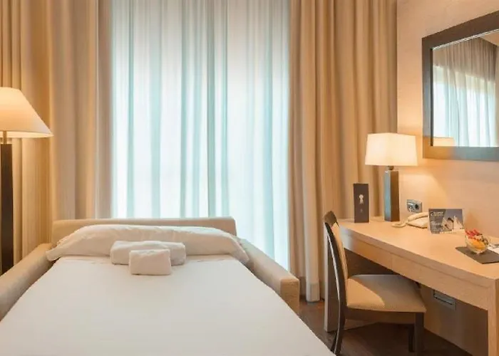 מלון Sh Palace 5*