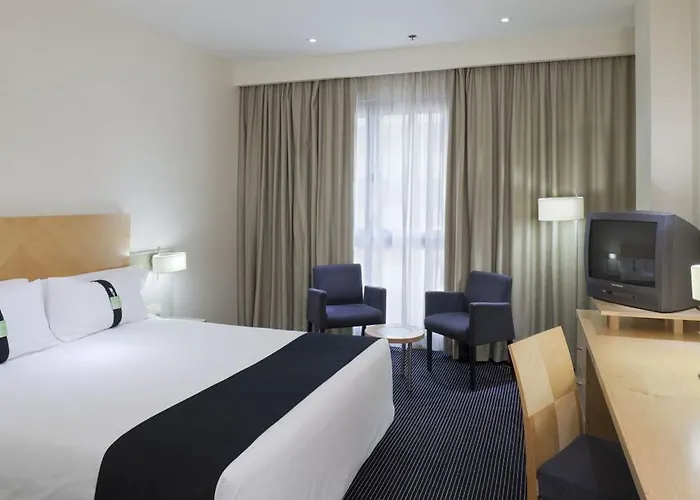 Alameda Plaza فندق